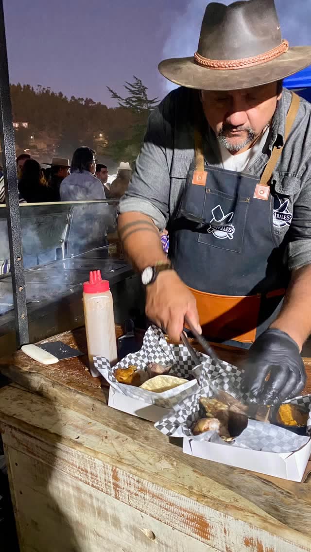 Julio, el parrillero de Kütrales Asadores
